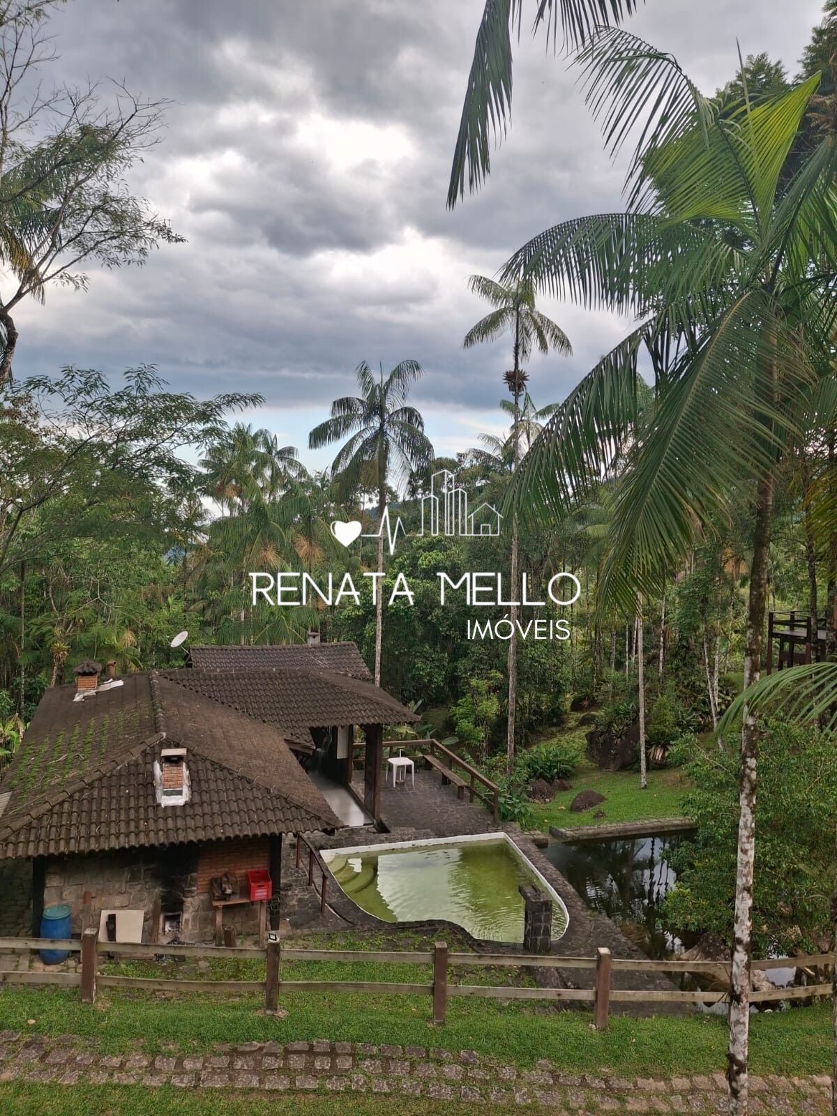 Casa em Condomínio na Serrinha do Alambari